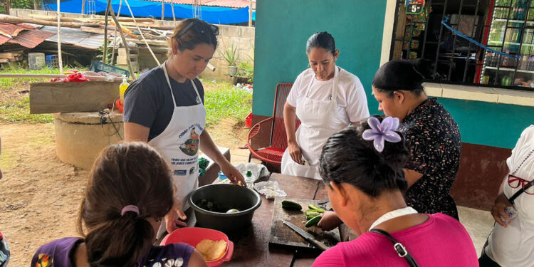 Mujeres rurales de Izabal aprenden a transformar alimentos