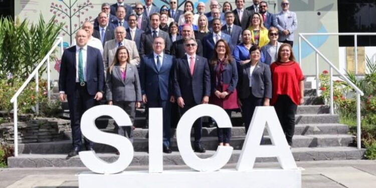 Embajada de Guatemala en El Salvador participa en festividades del SICA por el Mes de la Integración Regional