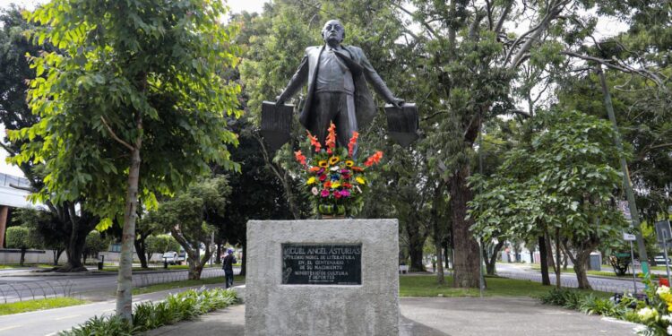 Se abre convocatoria a artistas para crear un monumento fúnebre de Miguel Ángel Asturias