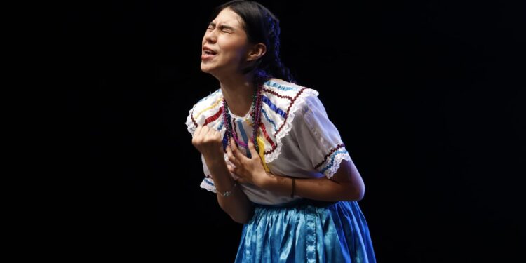 Resuenan voces en Idioma Indígena y Español en la final de Declamación de GUATEPAZ 2025