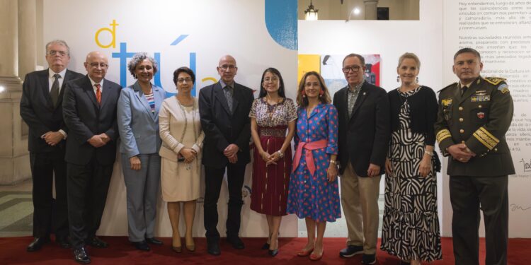 “De tú a tú”: una exposición que celebra 200 años de relaciones bilaterales entre Guatemala y Colombia