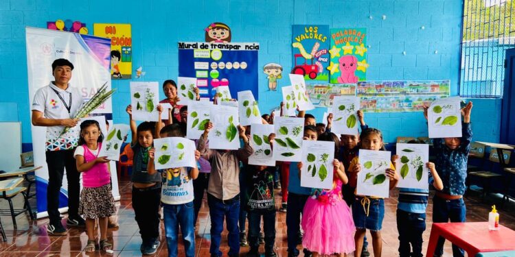 MCD impulsa los saberes Ch’orti’: Niñez de Camotán aprende sobre plantas medicinales