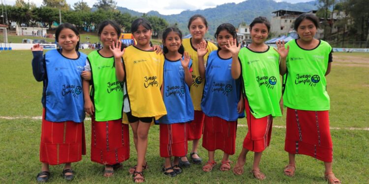 Éxito rotundo: Más de 2 mil niños inauguran el programa “Juego Limpio” en Nebaj, Quiché