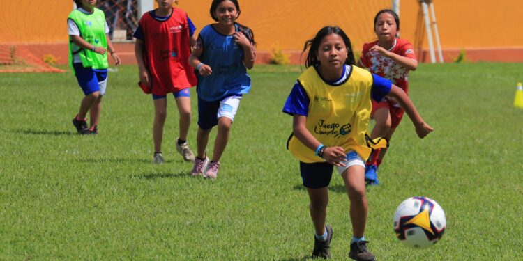 MCD y UNICEF celebran la apertura del centro deportivo 100 del Programa Juego Limpio en San Cristóbal Verapaz
