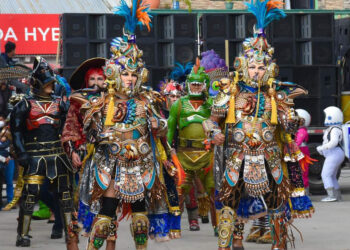 Tres generaciones que mantienen viva la tradición del convite en Cunén, Quiché