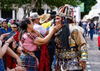 Encuentro Convitero 2025: guatemaltecos disfrutan desfile lleno de color, danza y tradición en el Paseo de la Sexta