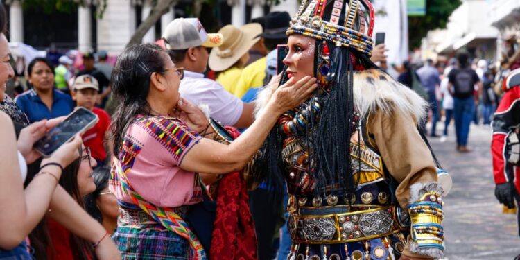 Encuentro Convitero 2025: guatemaltecos disfrutan desfile lleno de color, danza y tradición en el Paseo de la Sexta