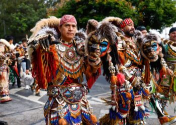 Más de 3 mil conviteros engalanaron el Paseo de la Sexta