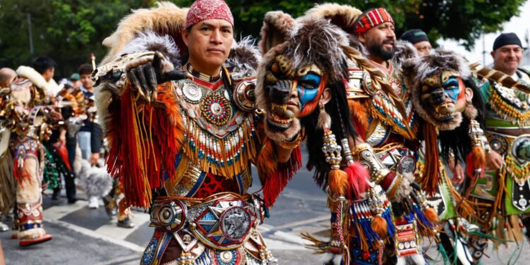 Más de 3 mil conviteros engalanaron el Paseo de la Sexta