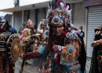 Convite Centenario derrocha brillo, color y 112 años de historia en el Paseo de la Sexta