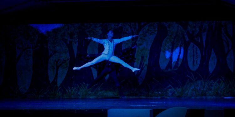 El Ballet Nacional de Guatemala clausura el Festival del Centro Histórico con la suite de El Lago de los Cisnes