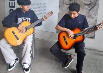 Clases de guitarra del Parque de la Paz Carlos “el Pescadito” Ruiz: semillero de talento artístico