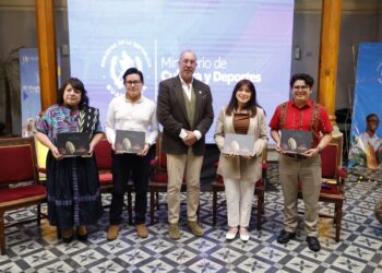 “Fruto Sagrado”: El MCD presenta libro Kakaw en Quetzaltenango para honrar el legado ancestral del cacao