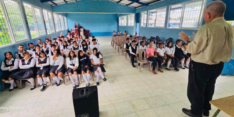 El MCD impulsa la identidad cultural en Poptún con el taller “Conociendo Nuestra Cultura”