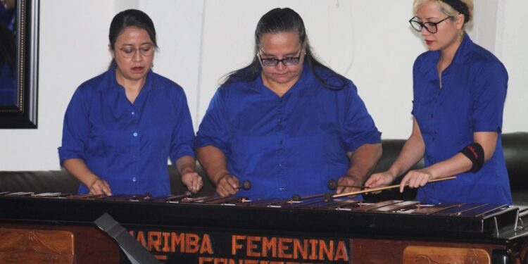 La Marimba Femenina de Concierto ofrece un “Regalito de amor” a los guatemaltecos