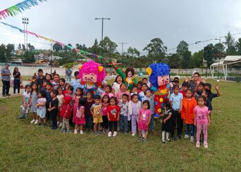 Celebran el Día del Niño en Cobán con jornada recreativa y juegos tradicionales