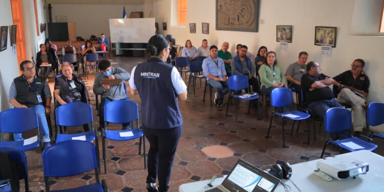 IDAEH: Continúan capacitaciones sobre enfoque de género y acoso laboral