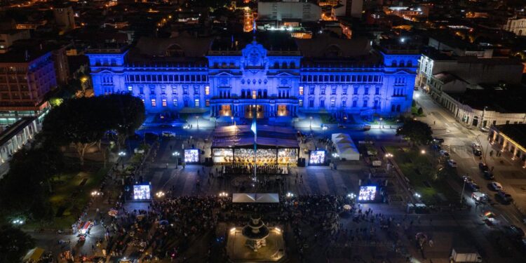 Sonido de la Revolución: Plaza de la Constitución vibra con la Sinfónica Nacional y la Banda Marcial