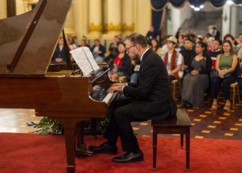 Del luto a la luz: Por qué Guatemala celebra la vida del Artista Nacional cada 27 de octubre