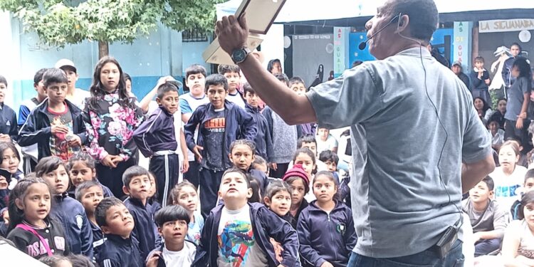 Feria en Movimiento en Zaragoza: Juegos y magia para la convivencia familiar en Chimaltenango