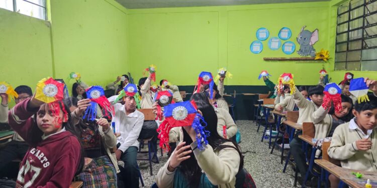 Estudiantes aprenden interpretación de nahuales y Calendario Maya en Santiago Sacatepéquez