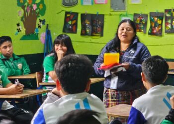 MCD impulsa taller sobre el significado de los colores en la cosmovisión maya de Santiago Sacatepéquez