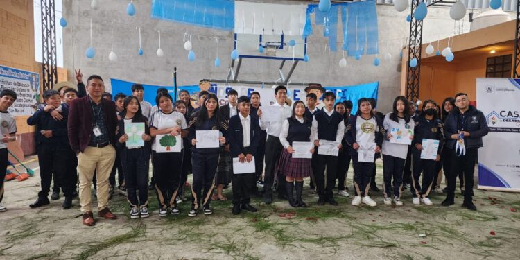 Taller artístico promueve el conocimiento de los símbolos nacionales en San Marcos