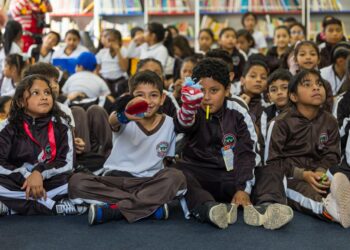 Ajolontropo y títeres acercan la antropología a estudiantes en la Biblioteca Nacional