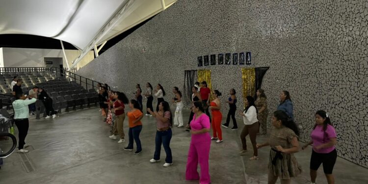 Ritmo y Pasión en Zacapa: Clausura de la Academia de Baile Latino en el Parque de la Paz Kevin Cordón