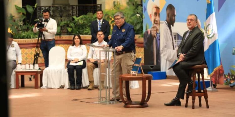 Ejecutivo presenta iniciativas de ley para combatir las pandillas y fortalecer la persecución penal