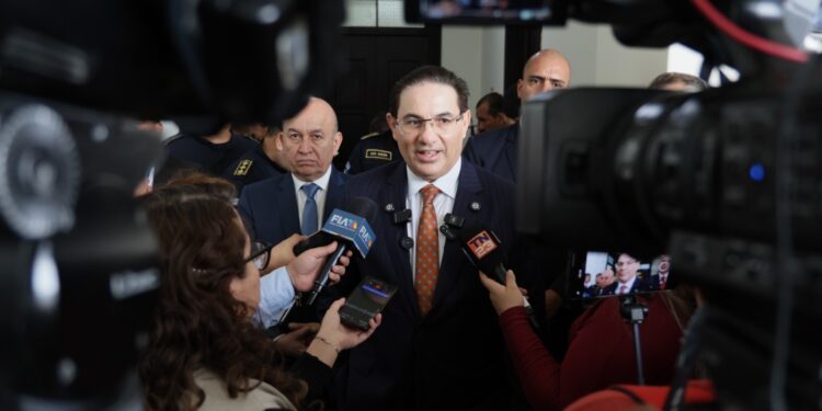 Ministro de Gobernación rinde cuentas ante la Comisión de Asuntos de Seguridad Nacional del Congreso