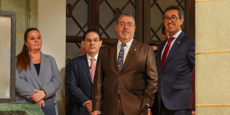 Gobierno presenta iniciativa de ley para facilitar la devolución de impuestos