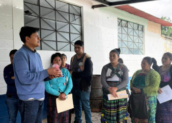 Dan acompañamiento a entregas de asistencia alimentaria en Totonicapán