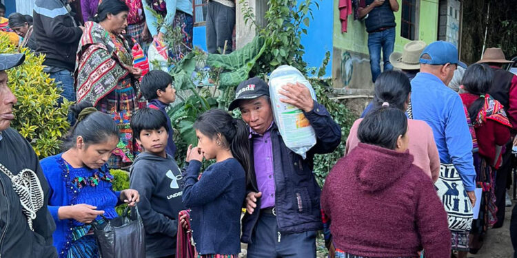 Entregan asistencia alimentaria a más de 17 mil familias en Quiché y Chiquimula