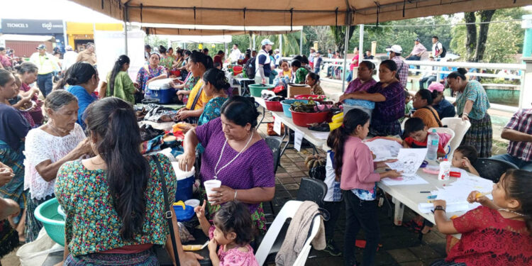 Feria del Agricultor promueve el comercio en Alta Verapaz