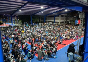 Centro Deportivo Gerona reúne a vecinos para alentar a la Azul y Blanco