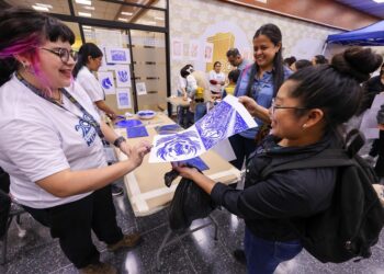 Más de 1,500 visitantes recorren el MUGA en la Noche de los Museos 2025