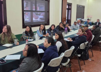 Pequeños productores capacitados en selección de huevo fértil