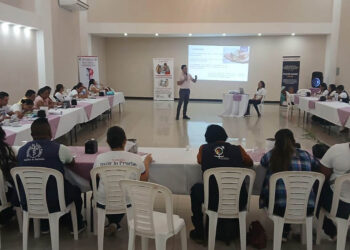 Personal de salud capacitado para elaborar huertos con plantas medicinales