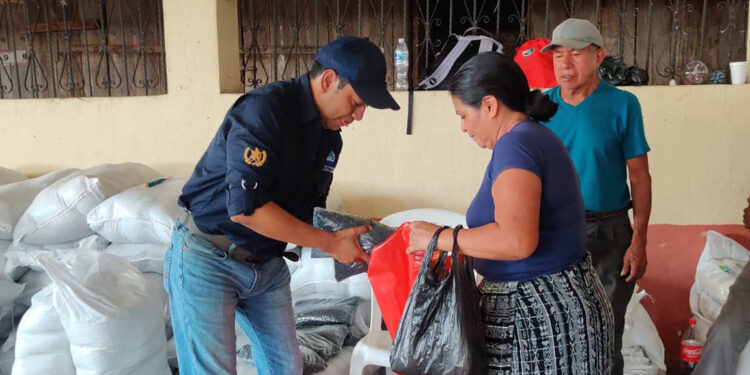 Reciben raciones alimentarias por su trabajo en proyectos comunitarios