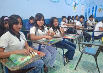 Estudiantes de Colotenango aprenden los principios de la Numeración Maya