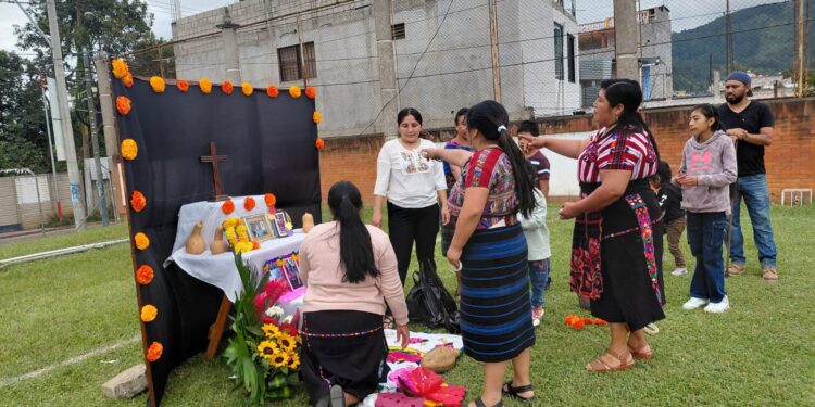 “Altares Luz y Memoria”: El taller que fortalece la identidad cultural en Santo Domingo Xenacoj