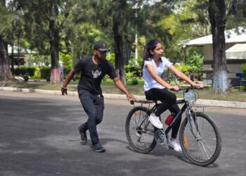 Aprendizaje sobre Ruedas: ¡Diversión y deporte en los cursos de vacaciones de Campo Marte!