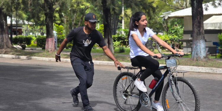 Aprendizaje sobre Ruedas: ¡Diversión y deporte en los cursos de vacaciones de Campo Marte!