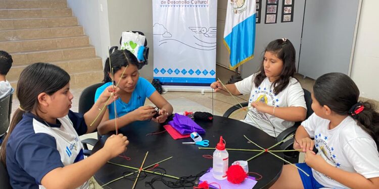 Festival Vuelo Ancestral: MCD promueve la técnica de elaboración de barriletes en doce municipios