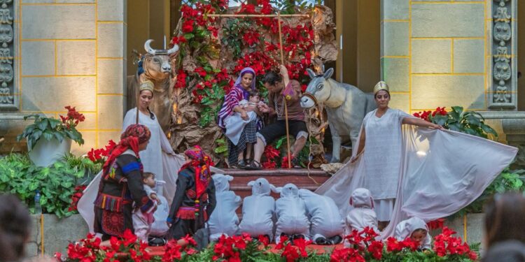 Tardes de Arte: El Ballet Moderno y Folklórico inaugura la época navideña en el Palacio Nacional