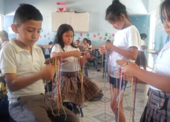 MCD fomenta la creatividad y la artesanía local en Quetzaltenango con curso de elaboración de pulseras