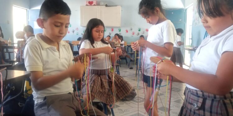MCD fomenta la creatividad y la artesanía local en Quetzaltenango con curso de elaboración de pulseras