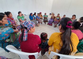 Mujeres de Quiché tejen identidad y liderazgo en taller cultural