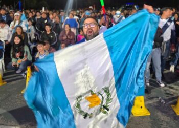 Más de 10 mil aficionados se reúnen en Centros Deportivos y Parques para apoyar a la Selección Nacional